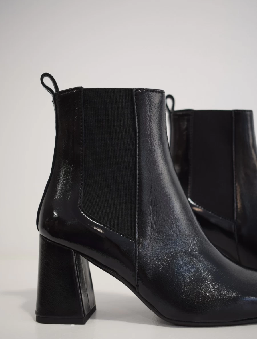 Donna Lei Women's Jolly Boot in Black Patent Leather for Stylish Comfort
