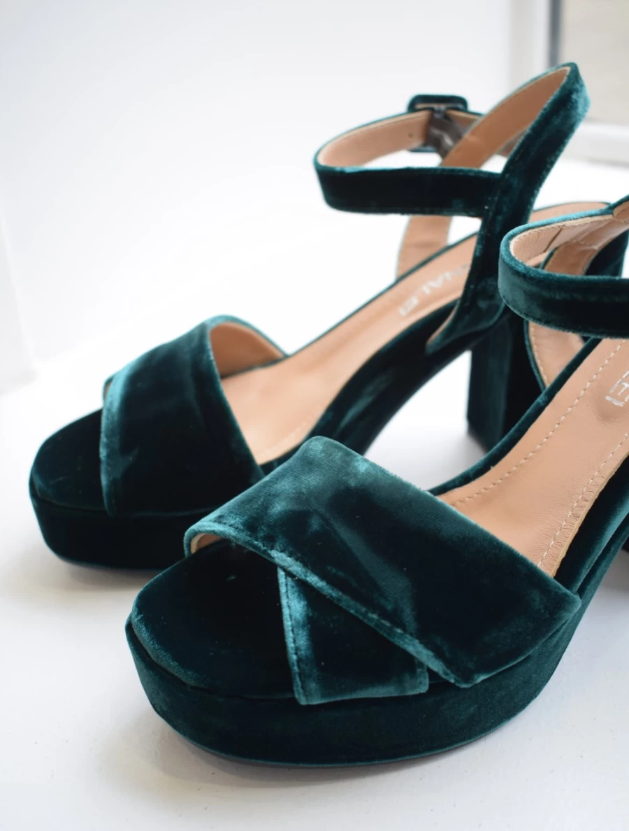 Donna Lei Women's Emerald Velvet Sandals – Luxurious Dubai-Inspired Footwear