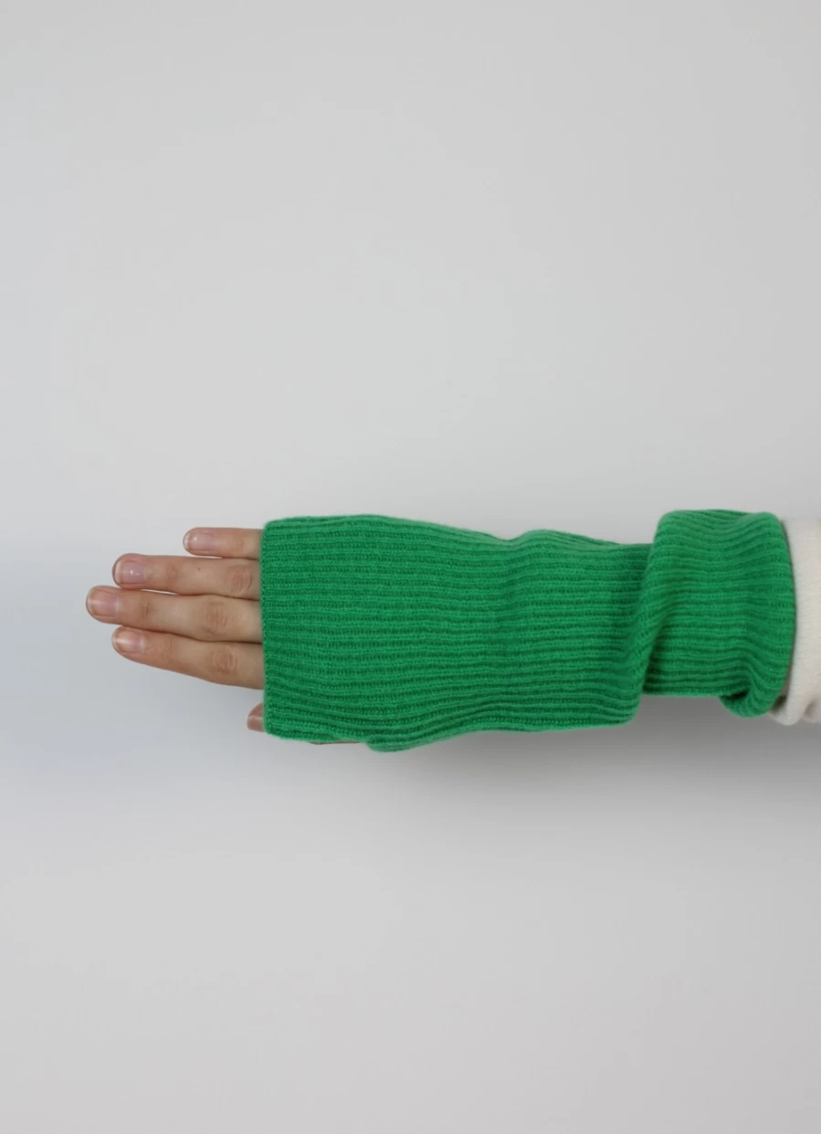 Sass & Edge Women's Glenlivet Cashmere Wrist Warmer in Green