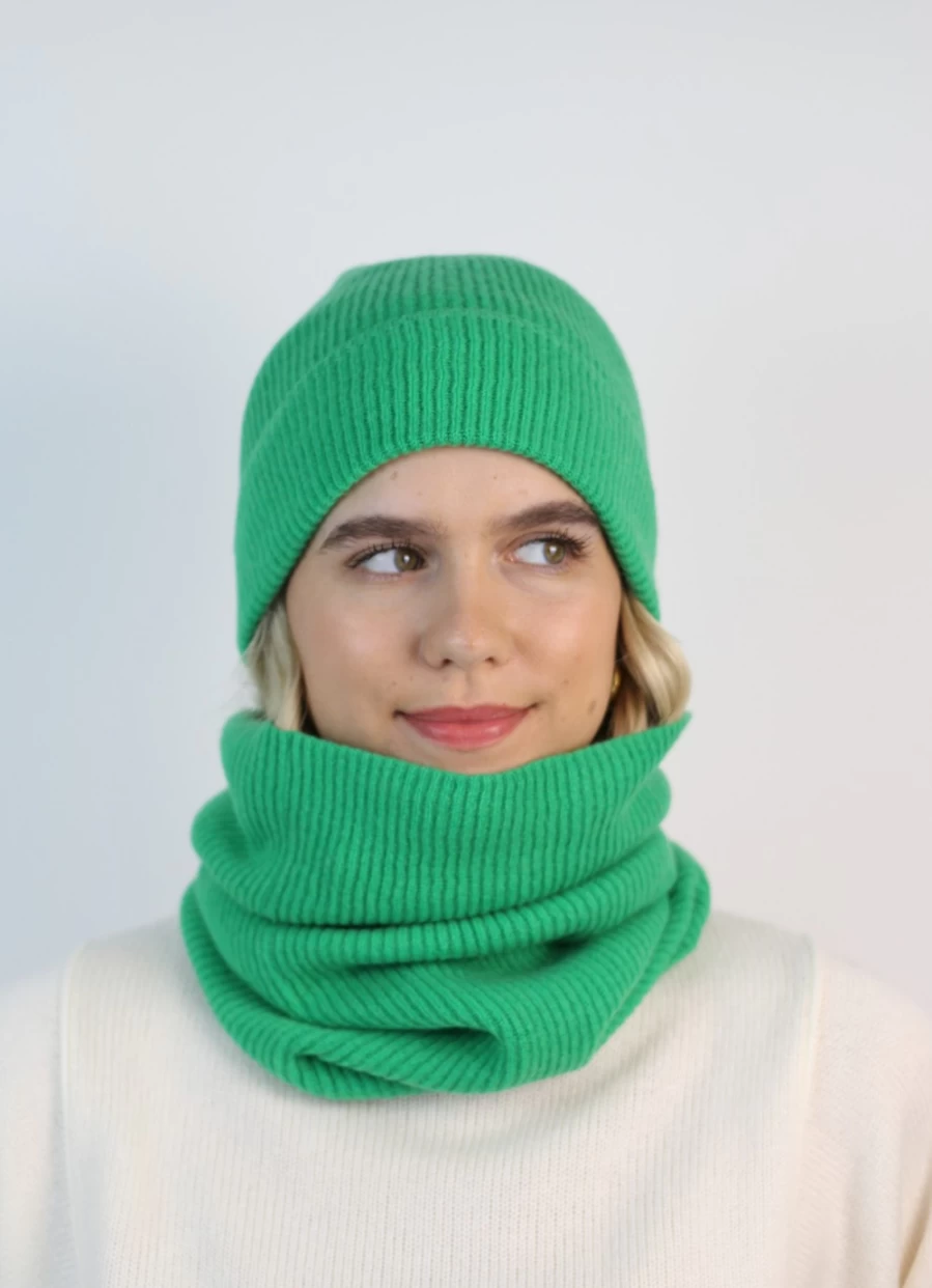 Sass & Edge Women's Renwick Fisherman Cashmere Beanie in Green