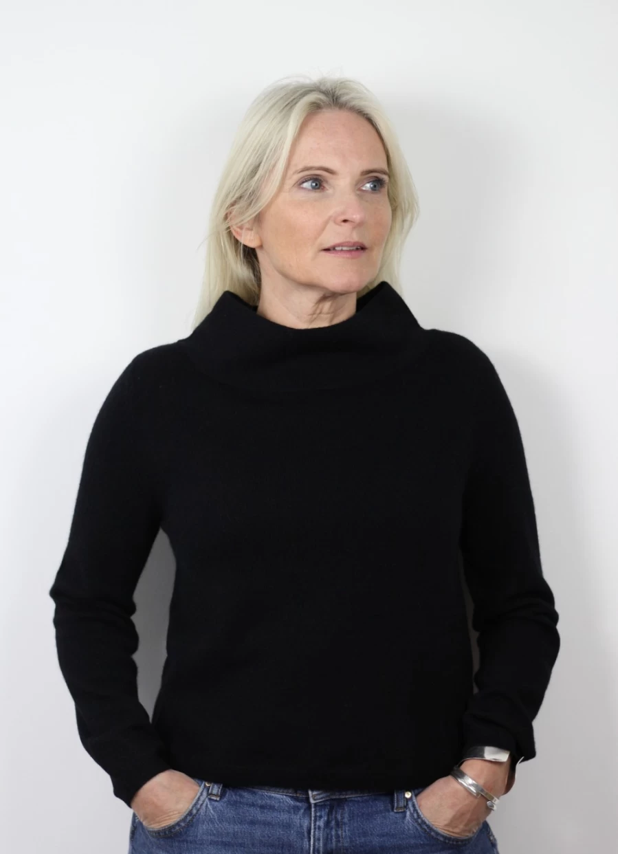 Sass & Edge Women's Latimer Black Turtle Neck Sweater