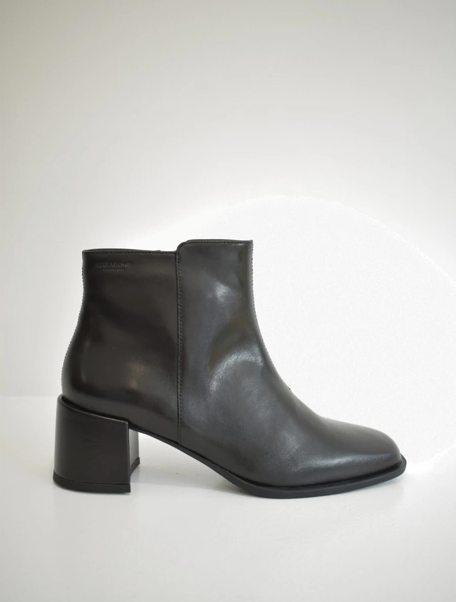 Vagabond Women's Stina Ankle Boots in Black - Stylish Leather Boots for Women