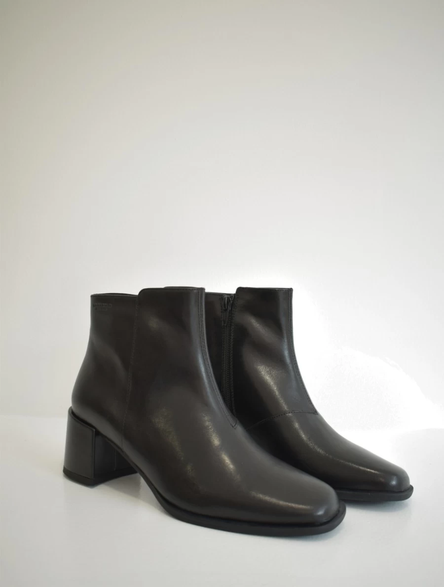 Vagabond Women's Stina Ankle Boots in Black - Stylish Leather Boots for Women