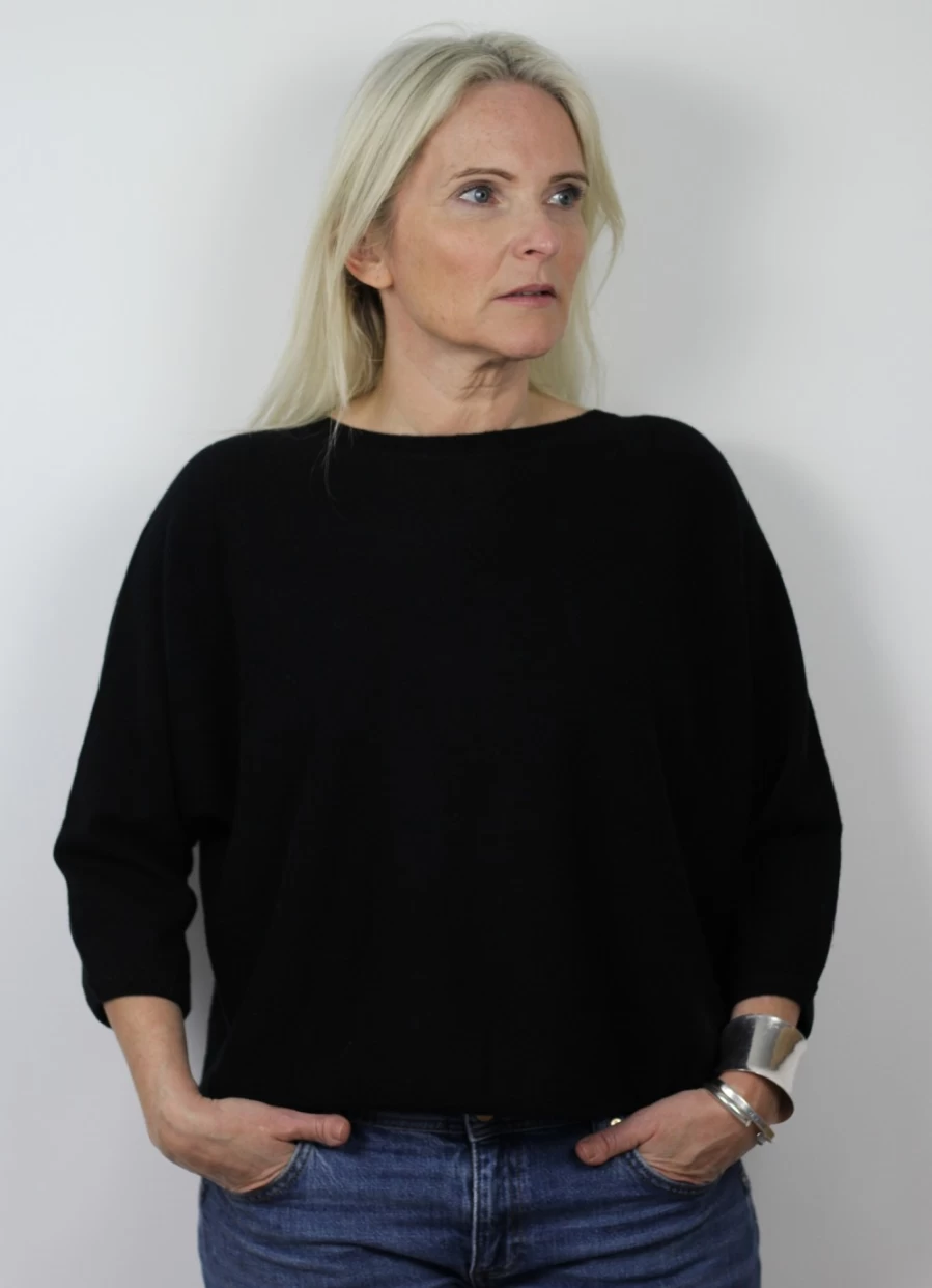 Sass & Edge Women's Canonbie Black Cashmere Button Cardigan