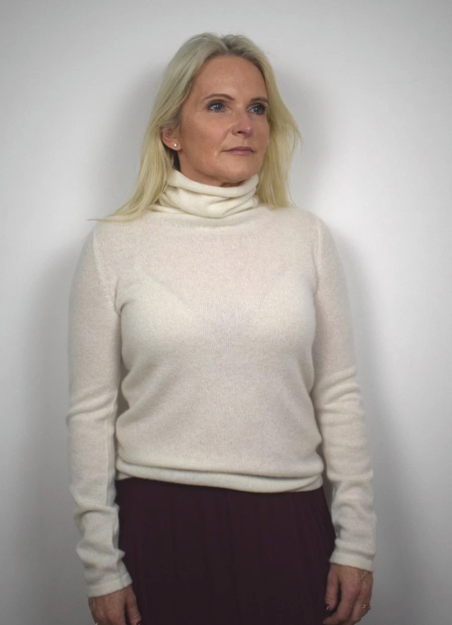 Sass & Edge Women's Flodden Cowl - Luxurious White Ice Cashmere Scarf